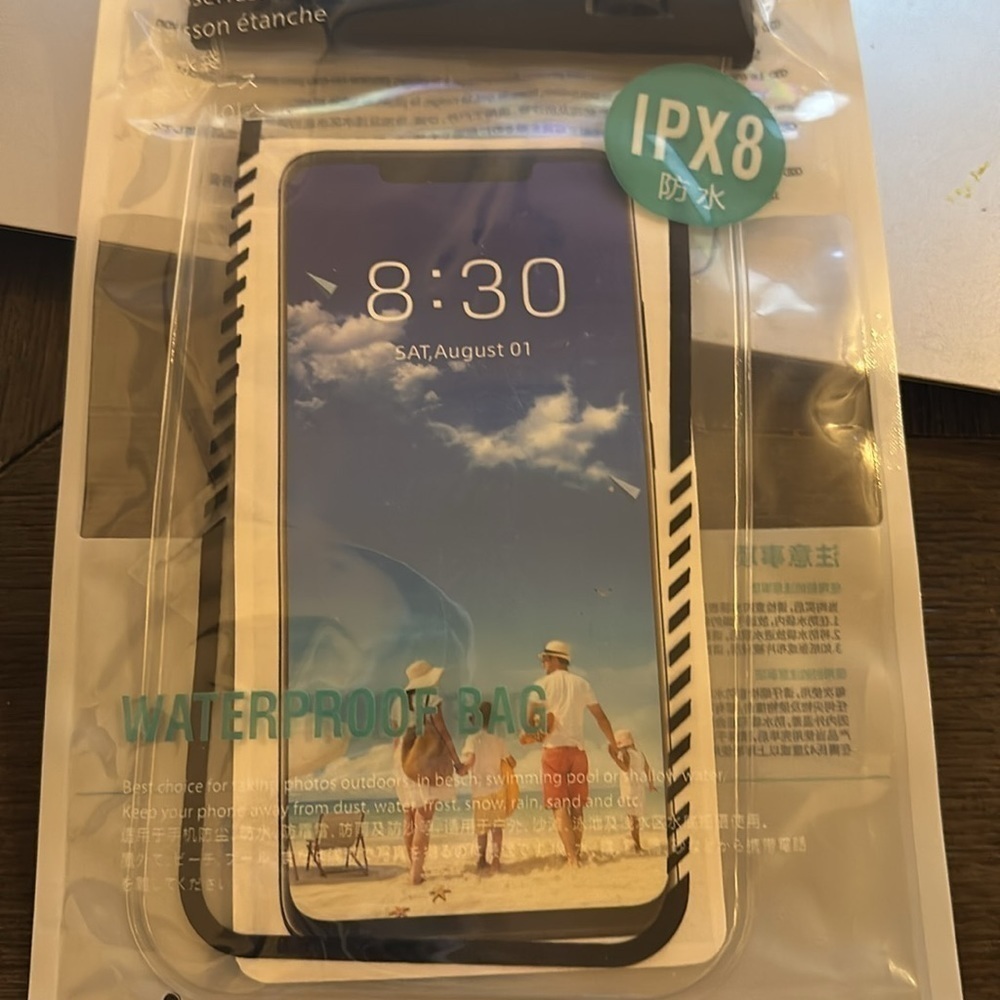 Universal waterproof phone holder pouch-NWT - Picture 2 of 2